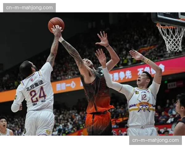 闫鹏飞总盖帽数达438次 上海内线追平巴特尔唐正东纪录